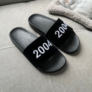 Dép nam nữ quai nỉ theo năm sinh 2004 thêu hot trend
