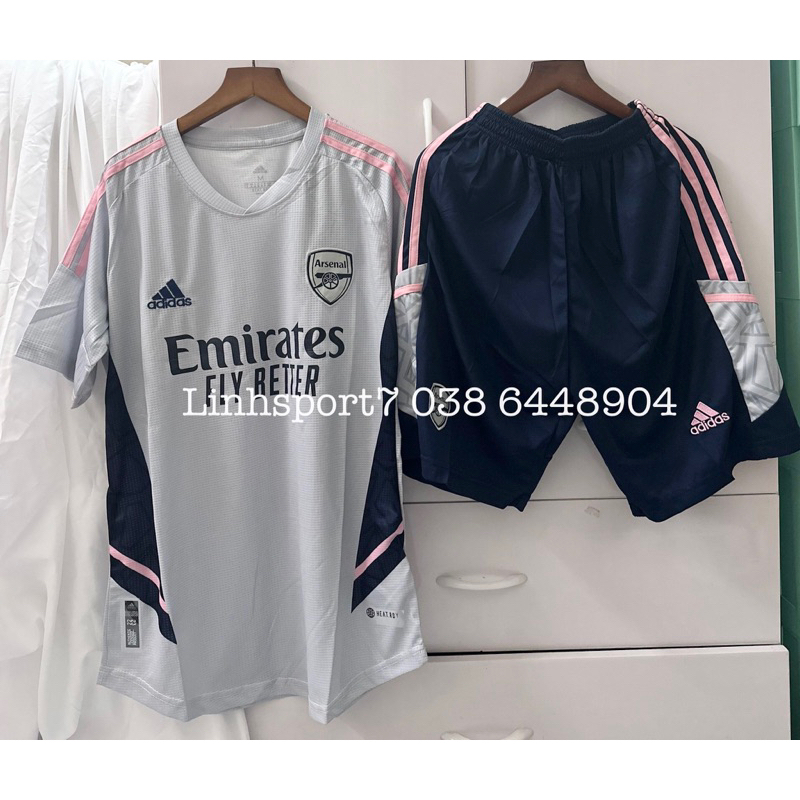 Bộ áo đấu bóng đá thể thao nam nữ clb Arsenal xám viền hồng quần xanh than vải thái 2023
