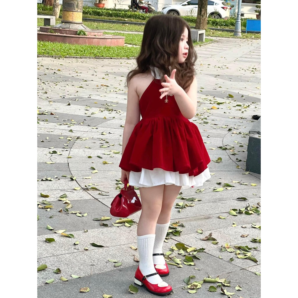 Váy bé gái - Váy nhung đỏ tiểu thư cổ yếm đính hoa dễ thương cho bé từ 8-26kg