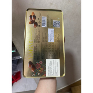 HỘP 300gr SÔ CÔ LA HẠNH NHÂN