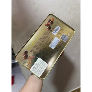 HỘP 300gr SÔ CÔ LA HẠNH NHÂN