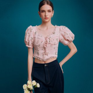 MAVEN - Áo croptop hồng hoạ tiết hoa tay phồng viền ren Lovyn Pink Top