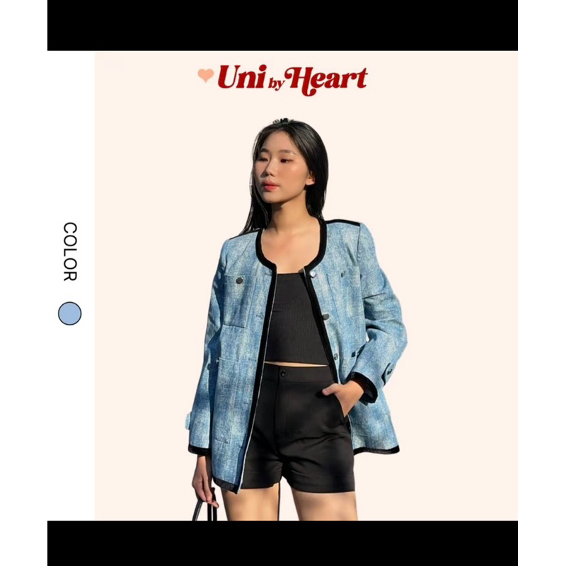 Pass áo khoác jeans Kira Jacket form dáng rộng, chất dày dặn và áo có độn vai - Uni by Heard