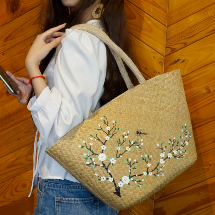 Túi Xách cói Nữ, Giá tại xưởng Hoa trắng thêu chuồn chuồn kim Thời Trang Chất Lượng Xuất Khẩu.