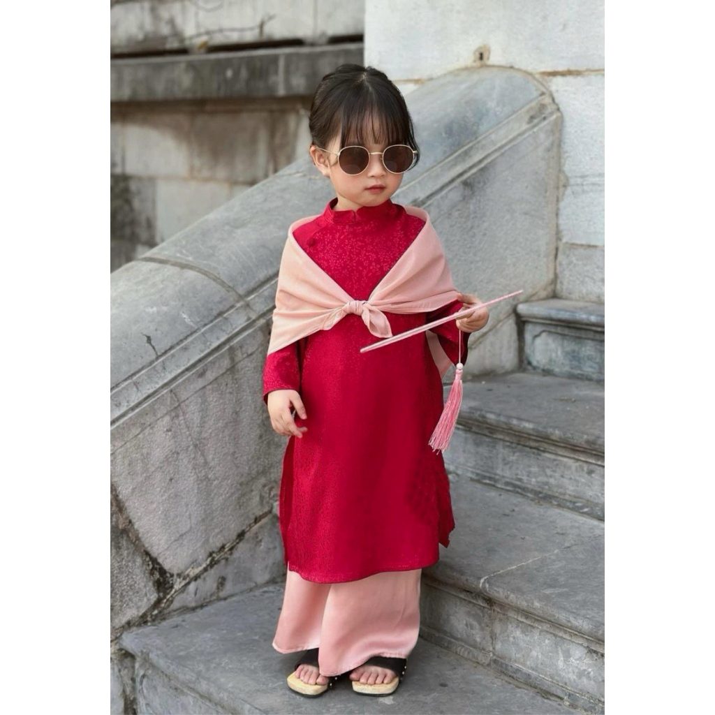 áo dài gấm lụa đỏ kèm khăn mỏ quạ cho bé