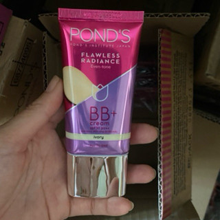 Kem nền che khuyết điểm dưỡng trắng / sữa rửa mặt Pond