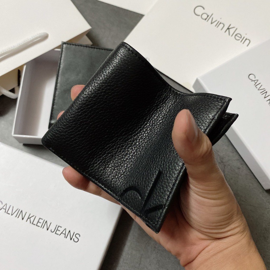 Ví ngắn nam sần logo nửa góc - V369