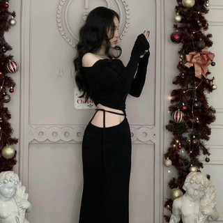 Đầm body đen trễ vai khoét eo một bên