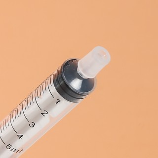 Ống xi lanh chiết nước hoa tại nhà