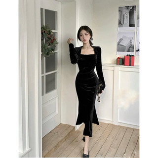 Đầm nhung cổ vuông đuôi cá