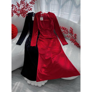 Đầm nhung cổ vuông đuôi cá