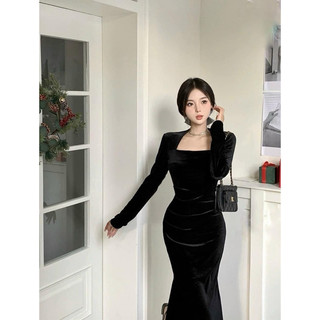 Đầm nhung cổ vuông đuôi cá