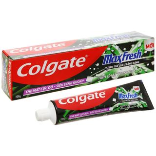 Kem đánh răng Colgate MaxFresh tinh chất than tre 200g