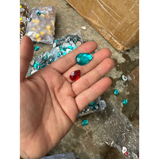 Đá đính đuôi công, đá mắt công
