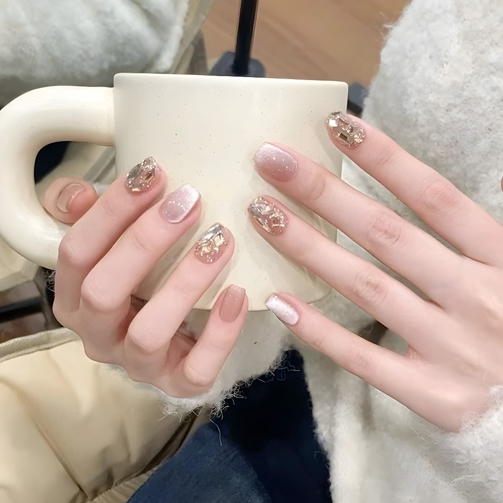 Mã 613 Nails Box 24 Móng Mắt Mèo Hồng Đính Đá Xinh Xắn...613