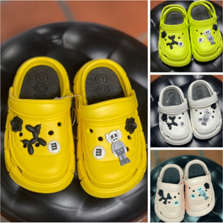 Dép Sục Trẻ Em Từ 2 Đến 14 Tuổi, Chất Liệu Đẹp Mềm Êm Chân Đế Chống Trơn Thoáng Chân Kèm Sticker Cute Dễ Thương