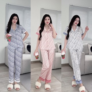 Bộ mặc nhà Pyjama chất lụa Tea Store áo cộc quần dài họa tiết chữ Tea mới