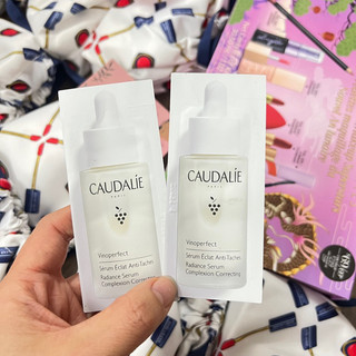 Mau thu serum trắng da caudalie