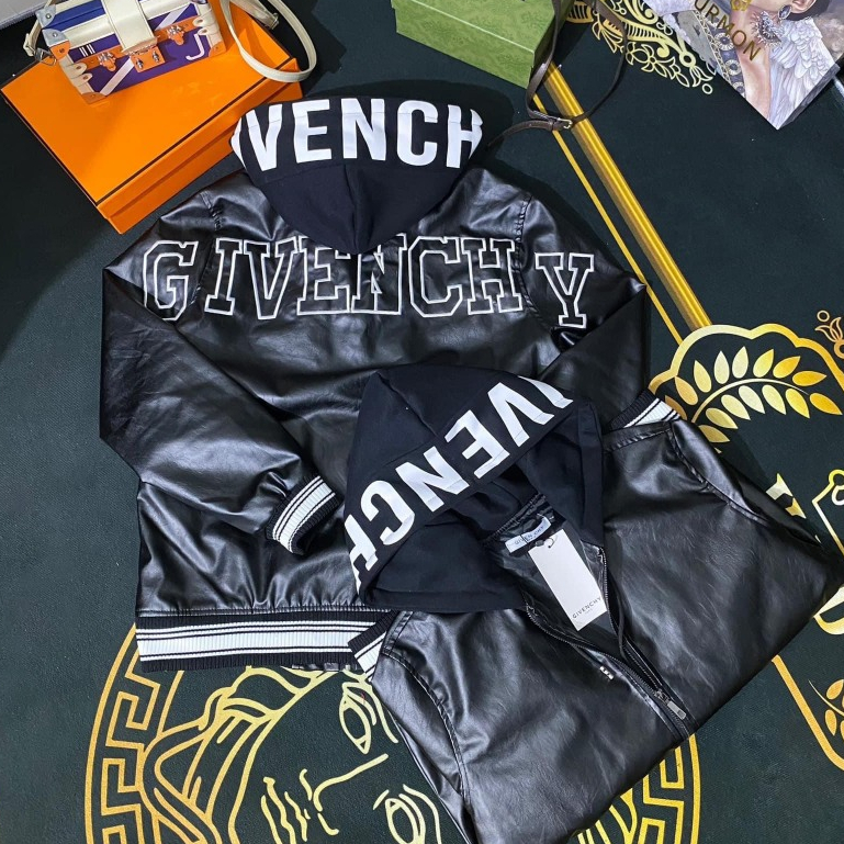 Áo Khoác Bomber Da Givenchy Phối Mũ Nỉ Cực Nét Chất Liệu Da 2 Lớp Dày Dặn Form Dáng Boy Phố Cực Hottrend 2024