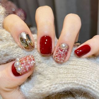 Nail box đính đá đỏ thiết kế móng tay giả hin nail