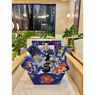 Giỏ quà tone đỏ đầy đặn