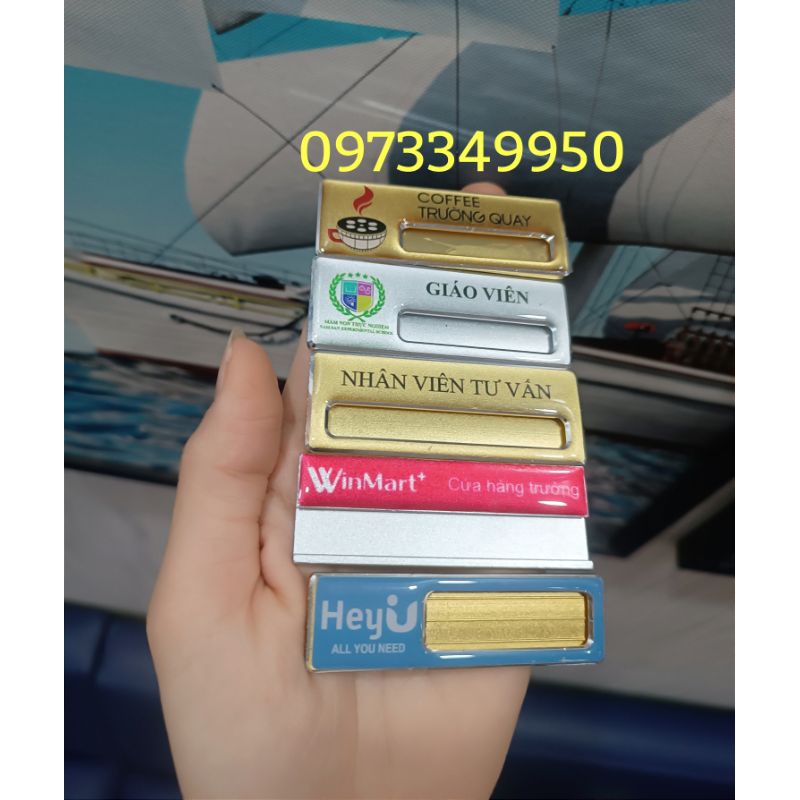 Thẻ tên kim loại in logo cố định +Tên thay đổi theo yêu cầu=> Nhiều kiểu dáng, inbox shop để chọn mẫu