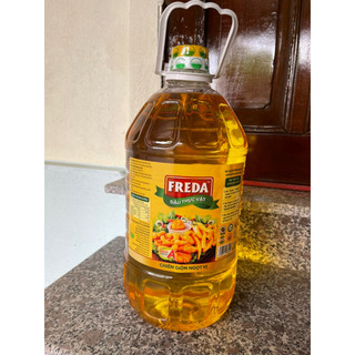 Dầu ăn thực vật Freda can 2L thơm ngon