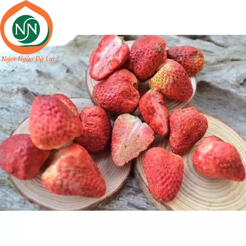Dâu tây sấy thăng hoa Đà Lạt chua chua ngọt ngọt  |NGỌT NGÀO ĐÀ LẠT Store|