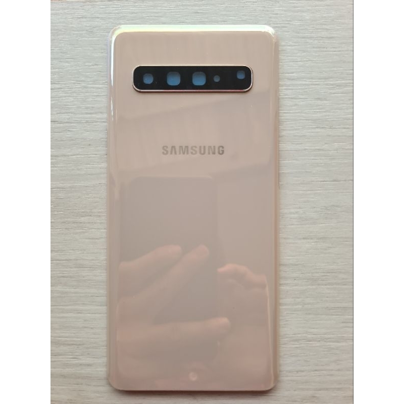 Nắp lưng Samsung S10 5G , có kính camera sau