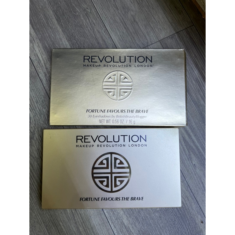 Bảng phấn mắt Makeup Revolution