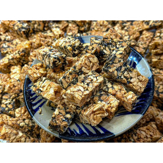Kẹo thèo lèo đậu phộng mix mè đen. 500gr