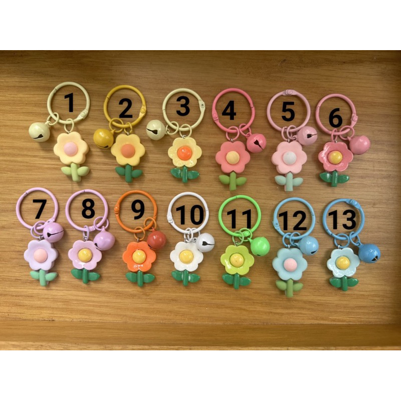 Móc khoá phối charm cành hoa