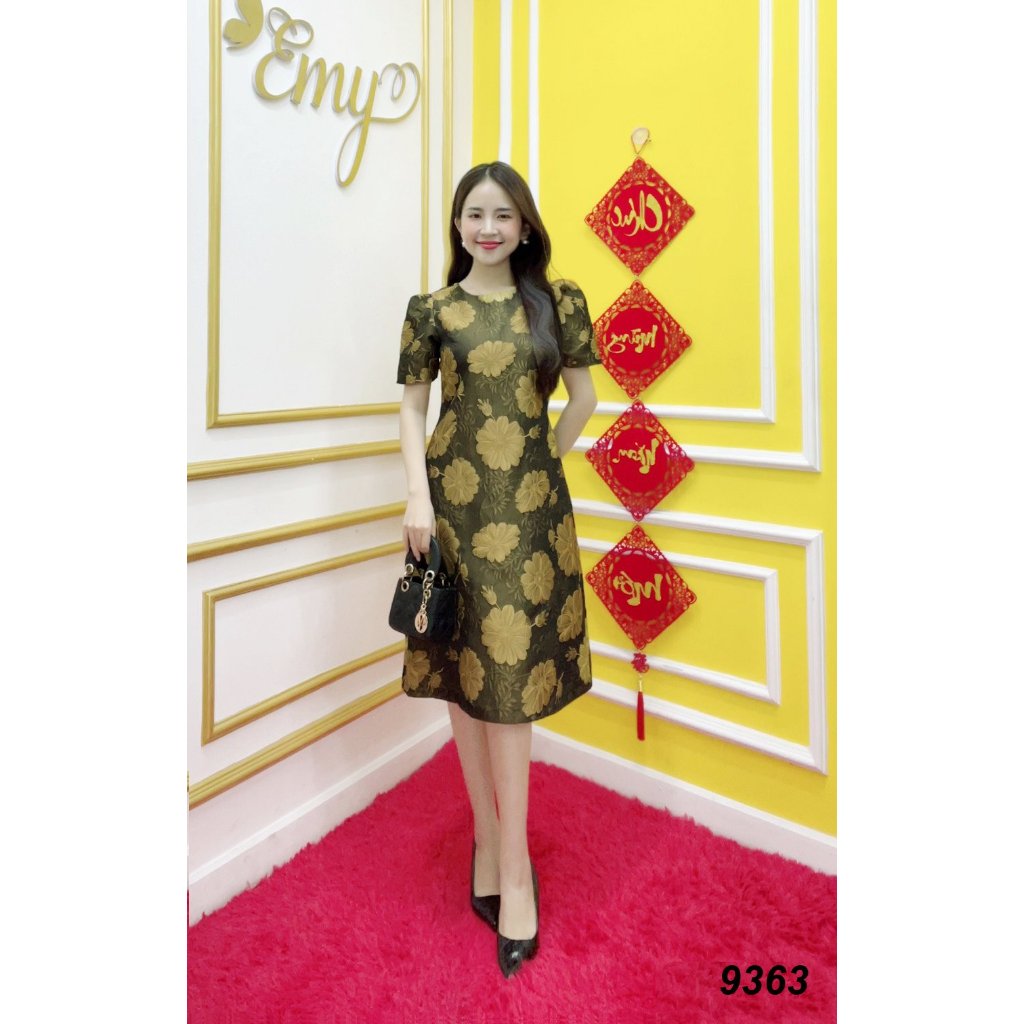 Đầm EMY EM9363 Suông Gấm Vàng