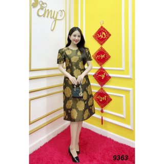 Đầm EMY EM9363 Suông Gấm Vàng