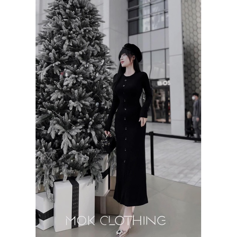 Váy body len tăm khuy đỏ