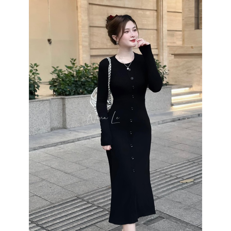 Váy body len tăm khuy đỏ