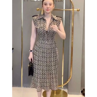 Váy thiết kế họa tiết VS vai chờ đính cúc màu vàng đồng V195