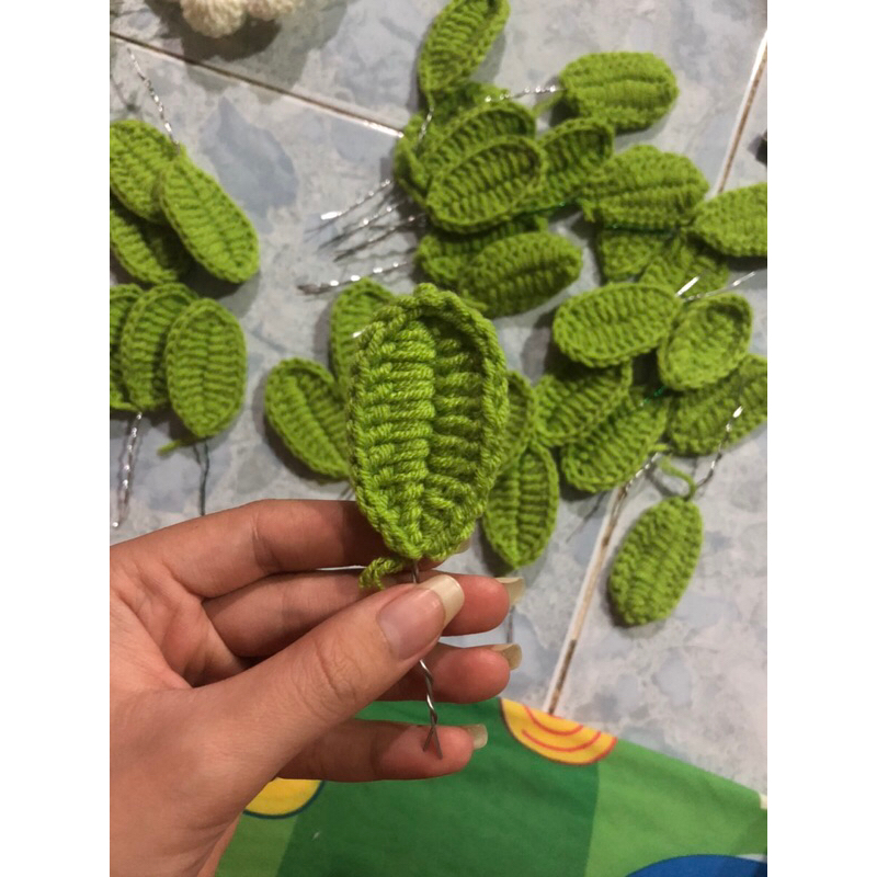 Lá Gắn Cành Hoa Len