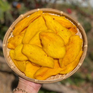 THUYTIENFOOD Xoài Muối Ớt 500gr – Ăn Vặt Chua Cay Ngon – Snack Truyền Thống