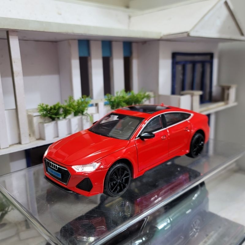 Mô hình xe Audi RS7 tỉ lệ 1/24 bản full kính, có đèn và chạy cót