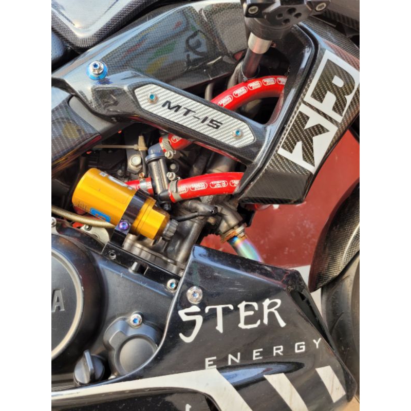 ốp yếm carbon fiber MT15