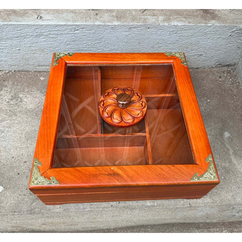 Hộp đựng mứt, bánh kẹo tết - Khay đựng mứt,khay bánh kẹo tết mặt kính gỗ hương