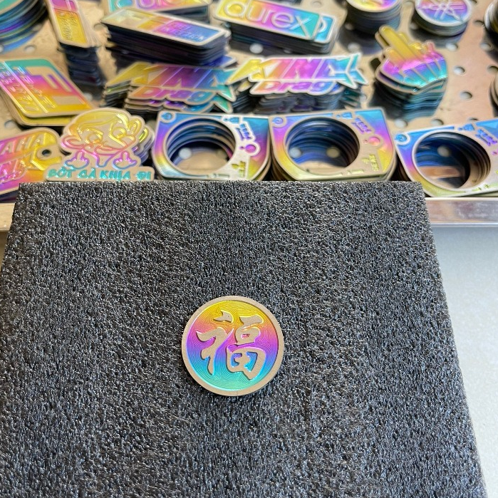 Tem titan mèo thần tài  đường kính 3cm 4cm