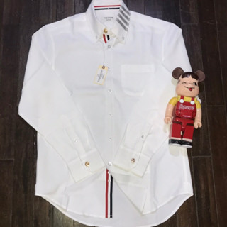 HÀNG SẴN - ÁO SƠ MI THOM BROWN FORD TRẮNG, MỀM MÁT, MẪU 3 CÚC VÀNG + 4 SỌC XÁM CỔ, CÓ CỜ SAU GÁY, ĐỦ TAGS, UNISEX SHIRT