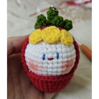 Móc khóa Mochi dâu bằng len handmade