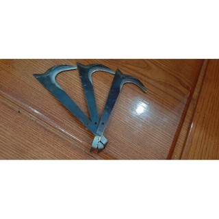 liềm giựt bông sầu riêng