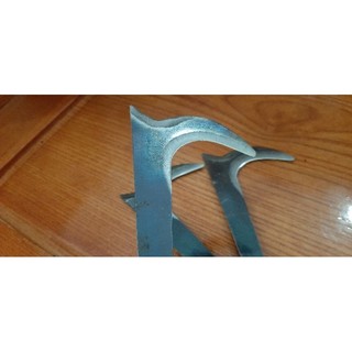 liềm giựt bông sầu riêng