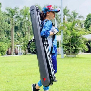 Bao đựng cần câu cá daiwa 3 ngăn, túi đựng cần câu cá cao cấp có chân chống siêu bền,phủ cacbon