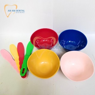 Bay nhựa và chén cao su dẻo trộn bột lấy dấu, thạch cao