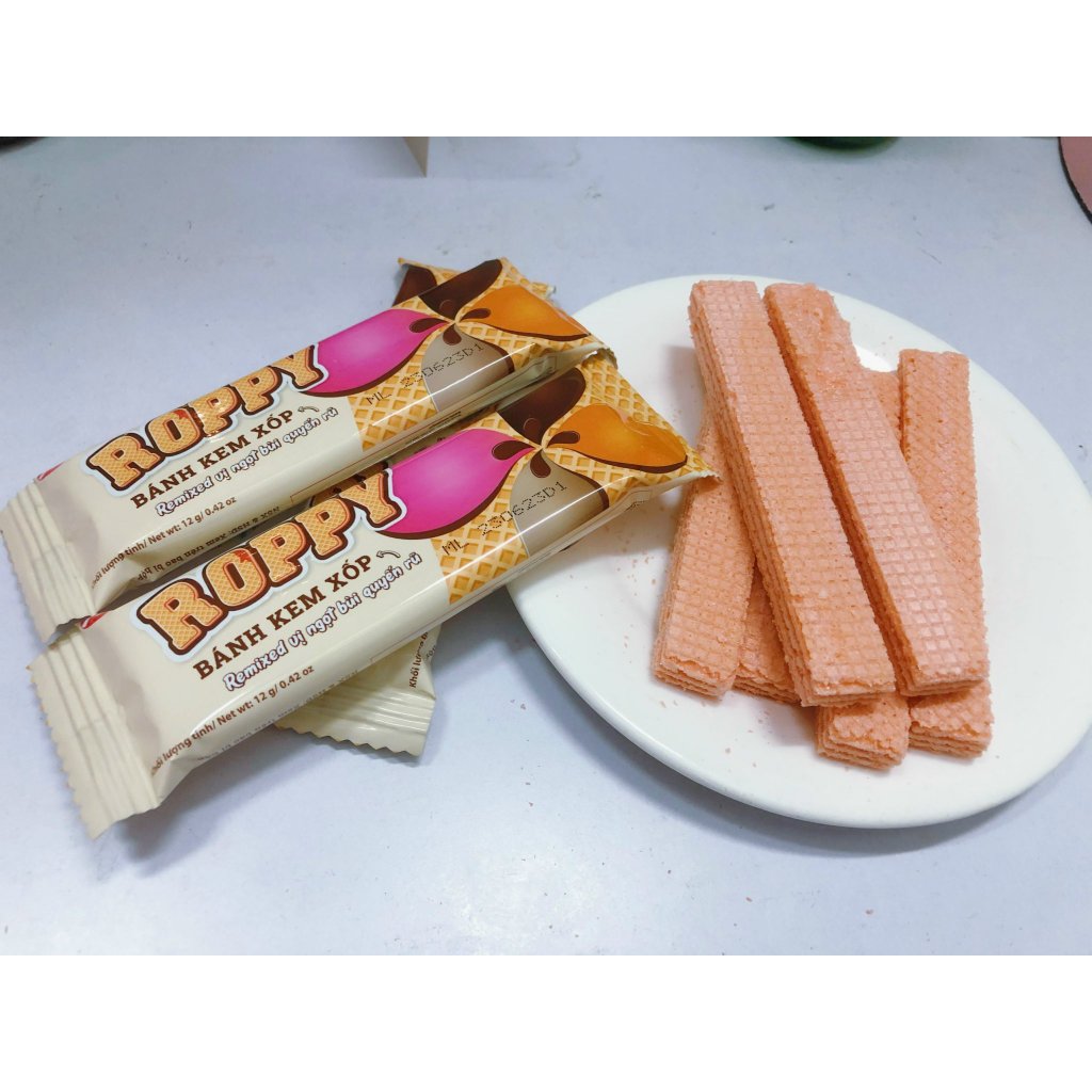 Hộp Bánh Quai xách kem xốp vị dâu Roppy 288g Bibica